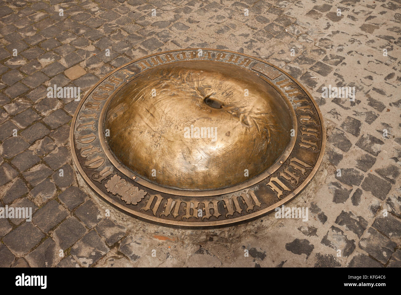 Le nombril d'or Statue (d'un ventre de pot), Lviv, Ukraine Banque D'Images