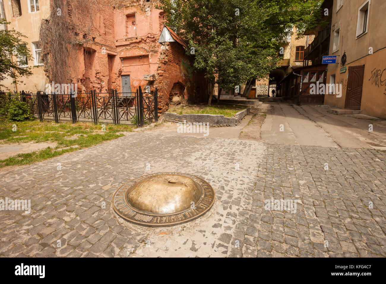 Le nombril d'or Statue (d'un ventre de pot), Lviv, Ukraine Banque D'Images