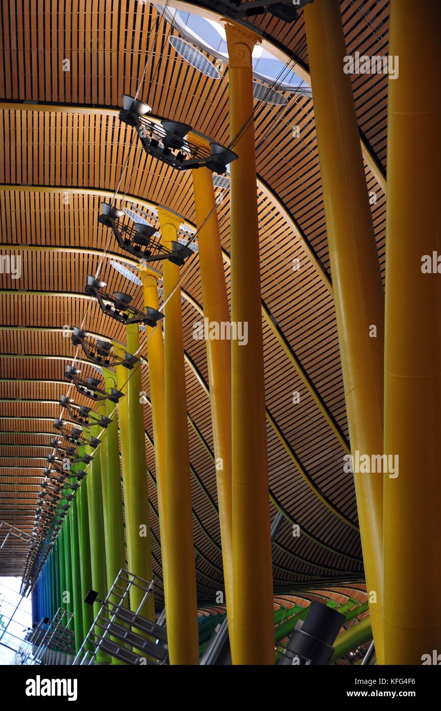 L'aéroport moderne et coloré de l'architecture innovante Banque D'Images