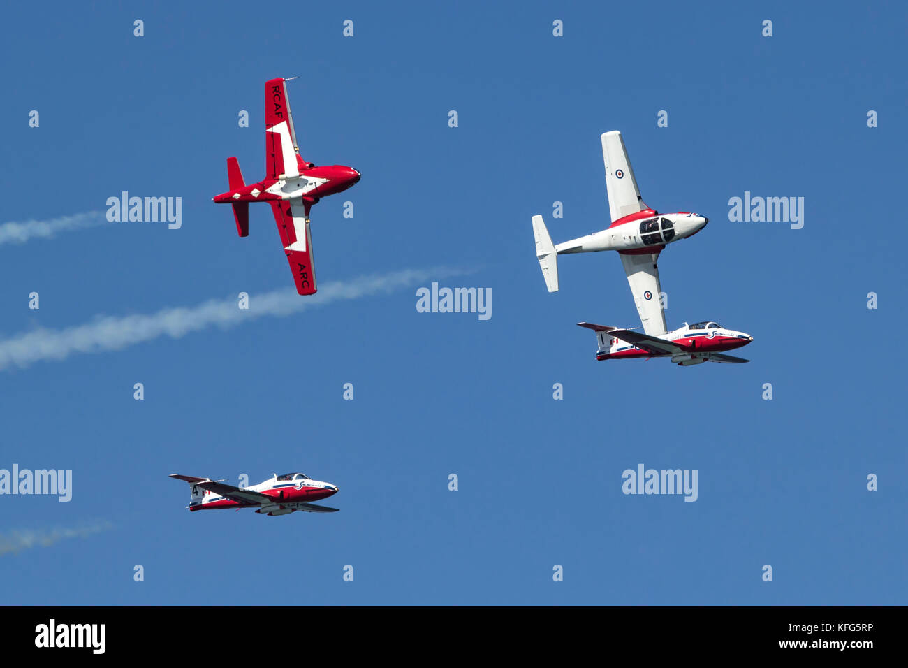 Les Snowbirds de la Royal Canadian Air Force en formation solo pass. Banque D'Images