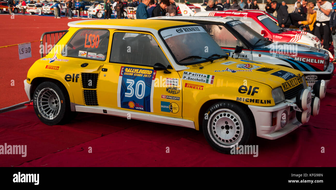 SANMARINO, SANMARINO - OTT 21, 2017 : Renault 5 GT Turbo 1982 rallye de voitures de course anciennes dans la légende 2017 la célèbre course historique de Saint-Marin Banque D'Images