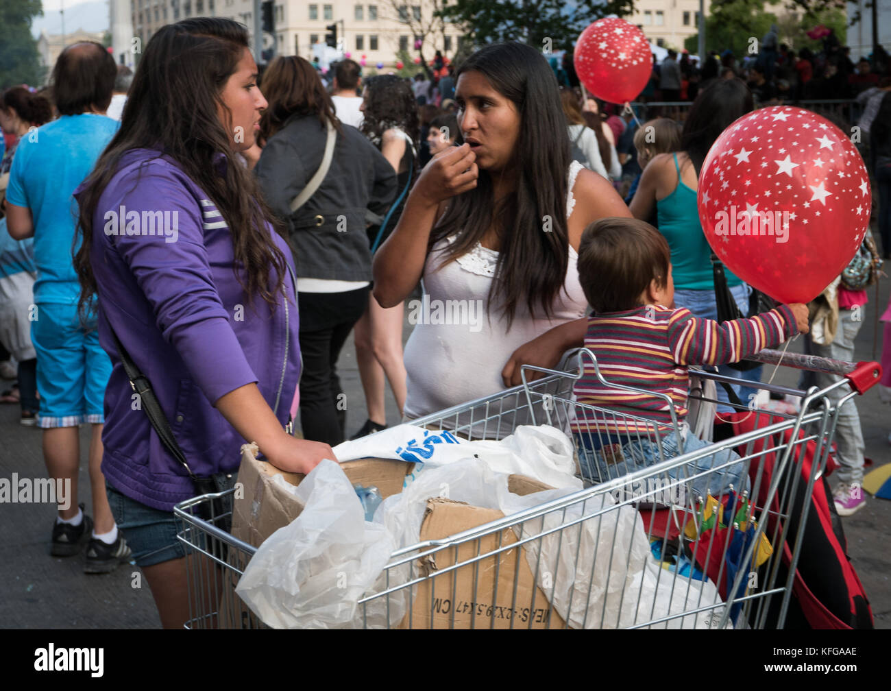 Women Smoking Baby Banque D Image Et Photos Alamy