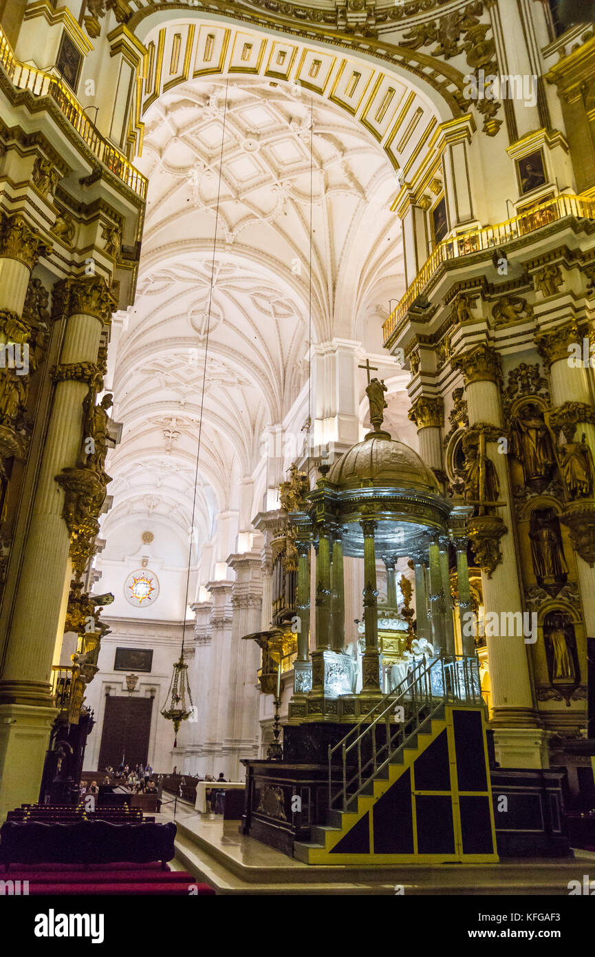 Nef et chœur de la cathédrale de Saint métropolitain de l'Incarnation, dans le style baroque, Grenade, Andalousie, Espagne Banque D'Images