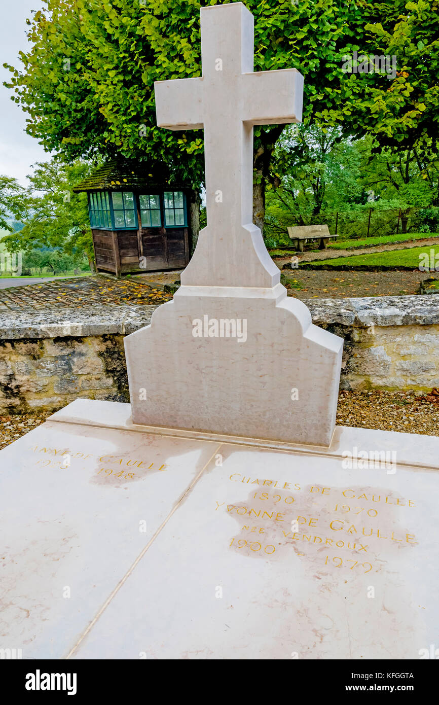Colombey-les-Deux-Églises (départements de la Haute-Marne, France) : Cimetière avec le lieu de repos du général Charles de Gaulle et sa femme Banque D'Images