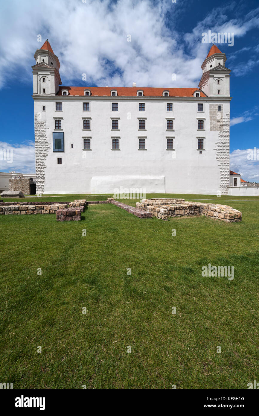 Le château de Bratislava, Slovaquie (bratislavsky hrad), côté est, monument historique de la ville Banque D'Images