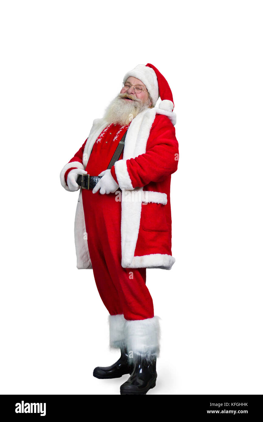 Smiling santa claus holding sa ceinture. happy santa claus debout sur fond blanc réglage de sa ceinture. Banque D'Images