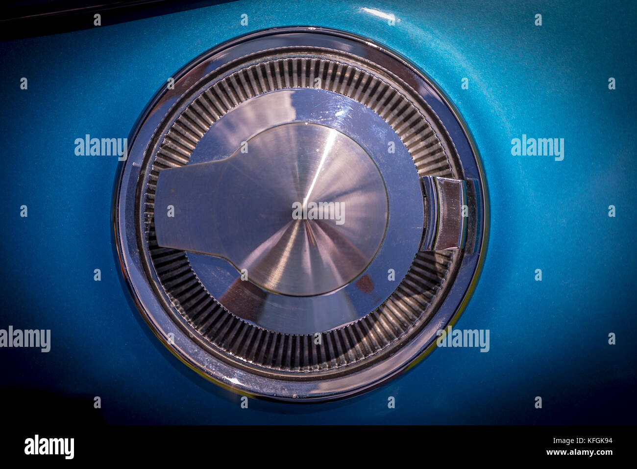 V8 emblem Banque de photographies et d’images à haute résolution - Alamy