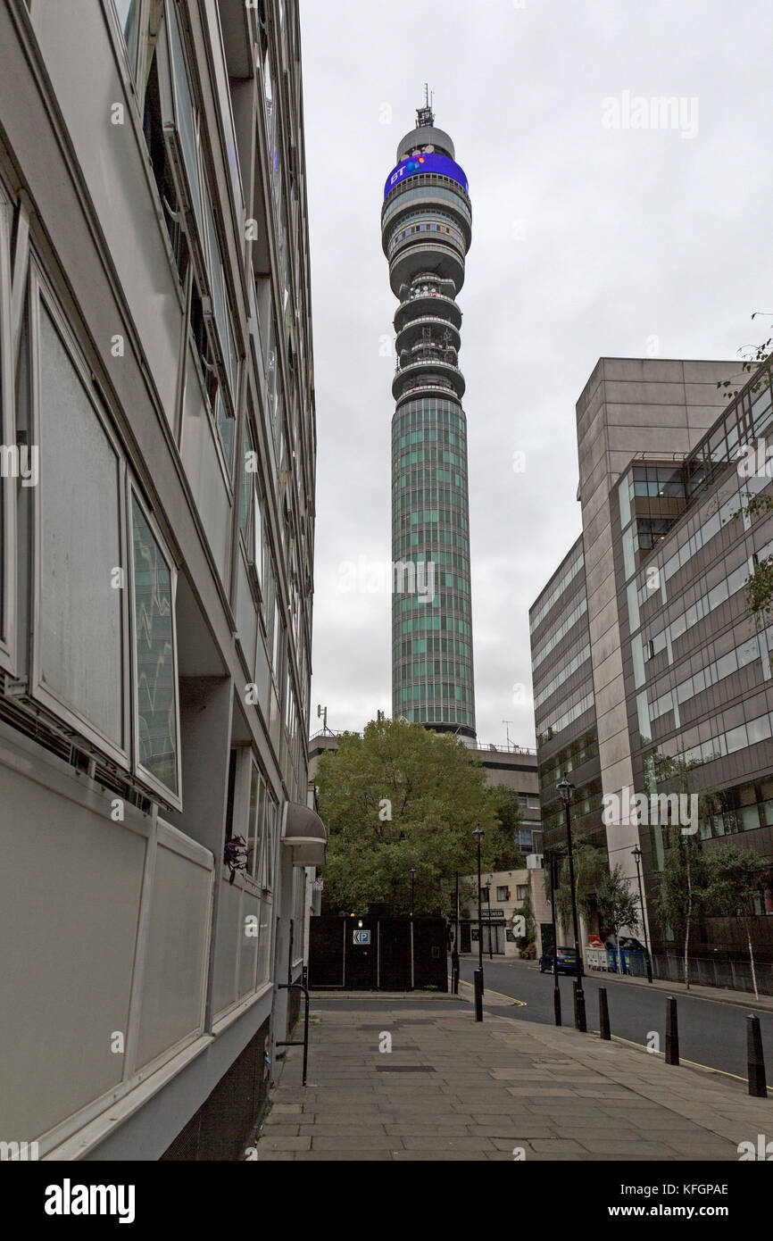 La BT Tower, officiellement le bureau de poste , La Tour Tour de GPO, et la tour de télécommunication sur la rue Maple, Fitzrovia, Londres Banque D'Images