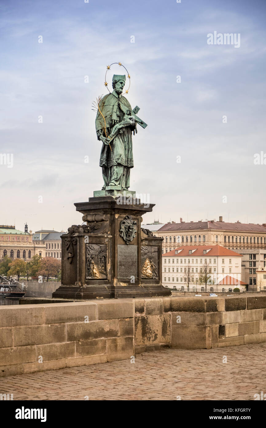 Statue de sf. Jean Népomucène sur le pont Charles septembre 2017 Banque D'Images