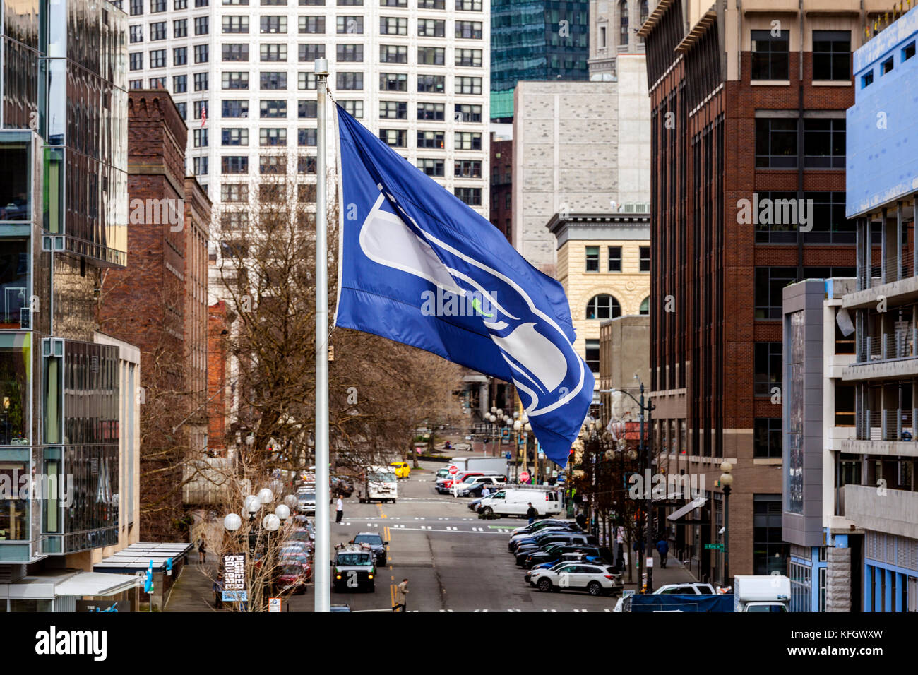 WA14037-00...WASHINGTON - l'équipe de football de Seahawk drapeau en siècle Lien Field à Seattle, partie du stade distric. Banque D'Images