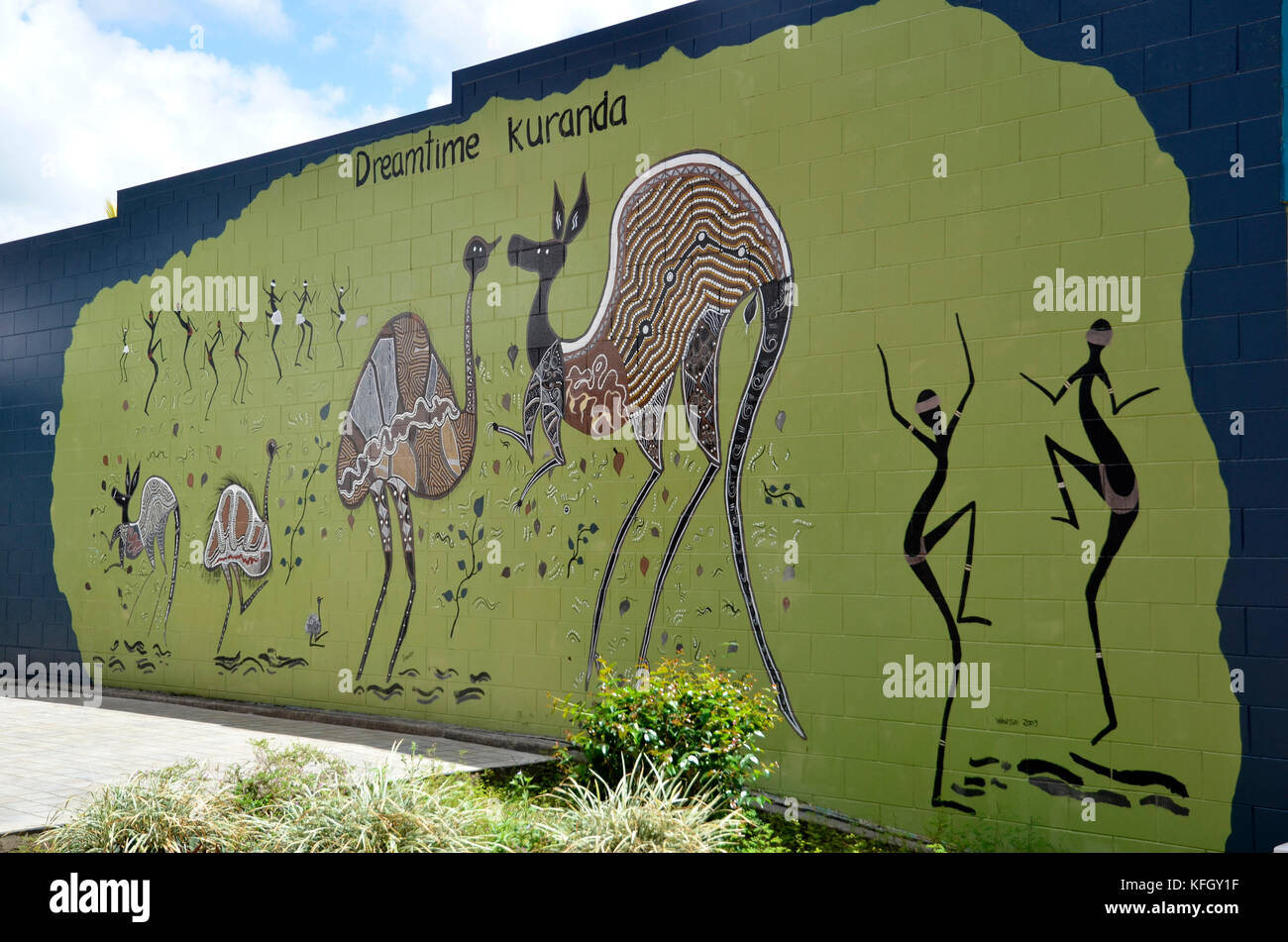 L'Art autochtone sur un mur à Kuranda, Queensland du nord, Australie Banque D'Images