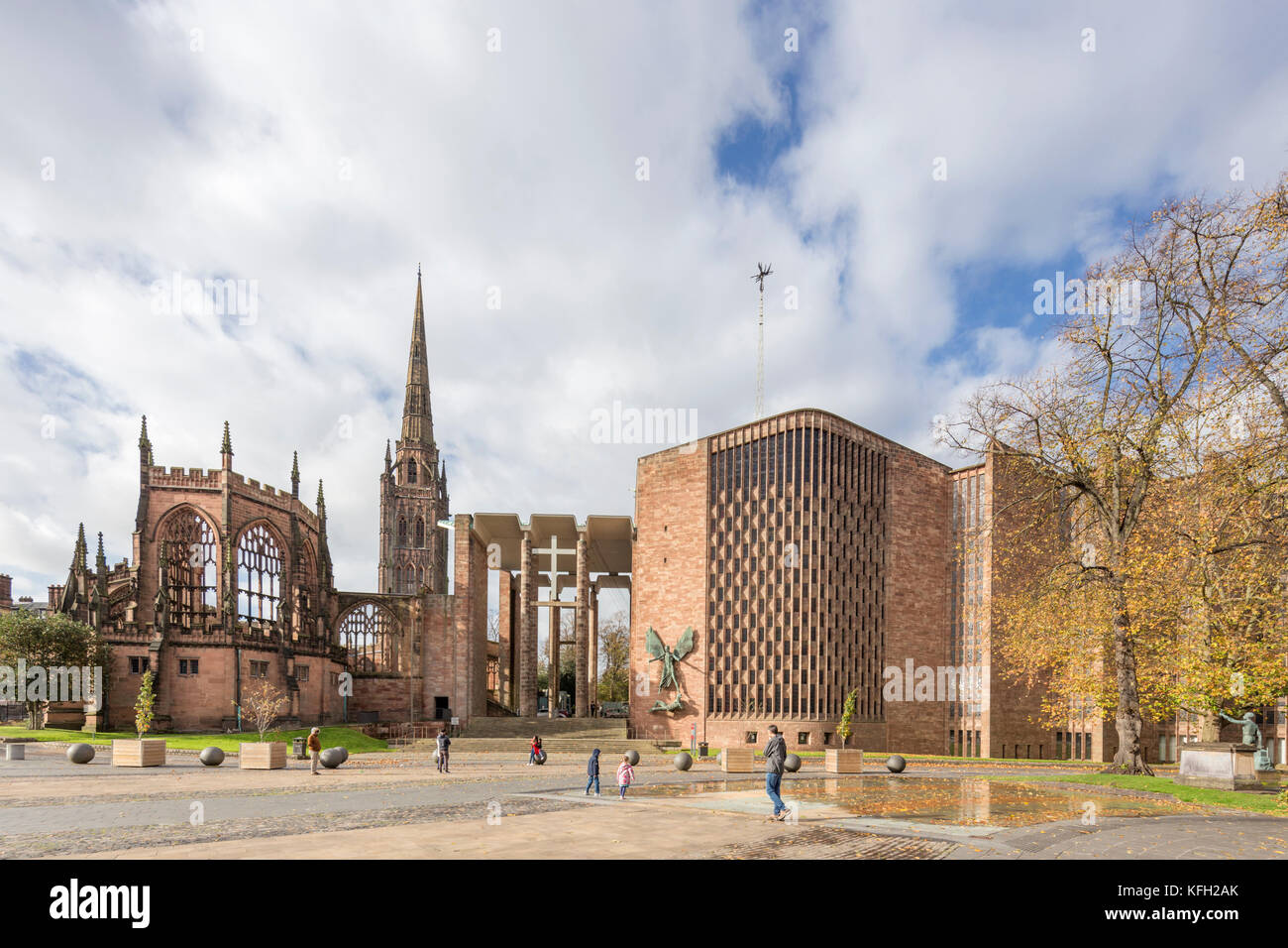 L'ancienne et la nouvelle cathédrale de Coventry, Coventry, Angleterre, RU Banque D'Images