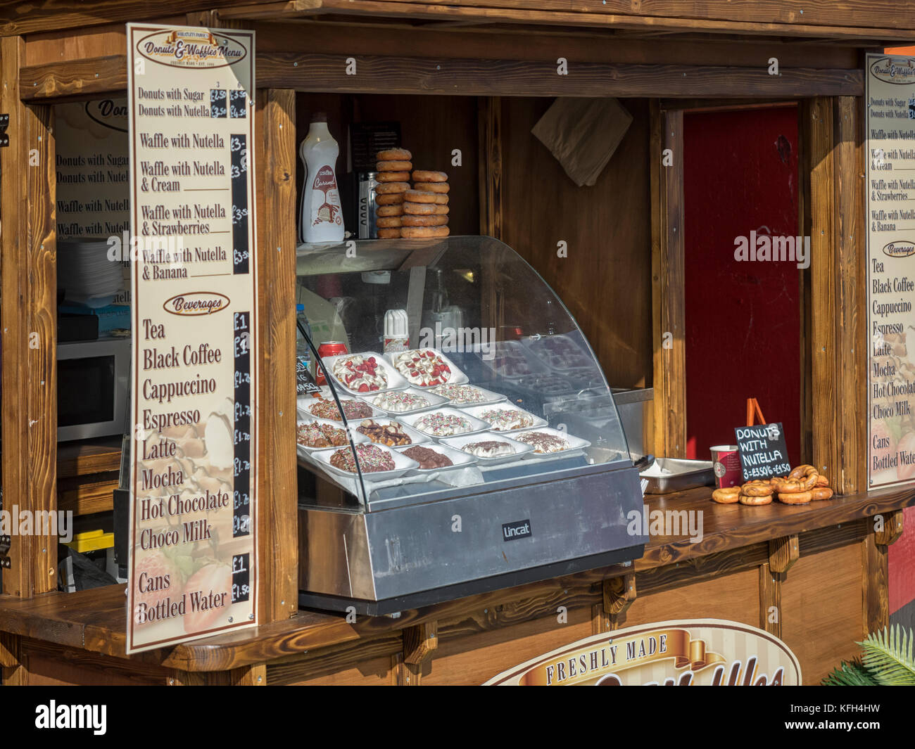 SOUTHEND-ON-SEA, ESSEX, Royaume-Uni - 28 AOÛT 2017 : kiosque de restauration rapide Waffle and Donut le long du bord de mer de Southend Banque D'Images