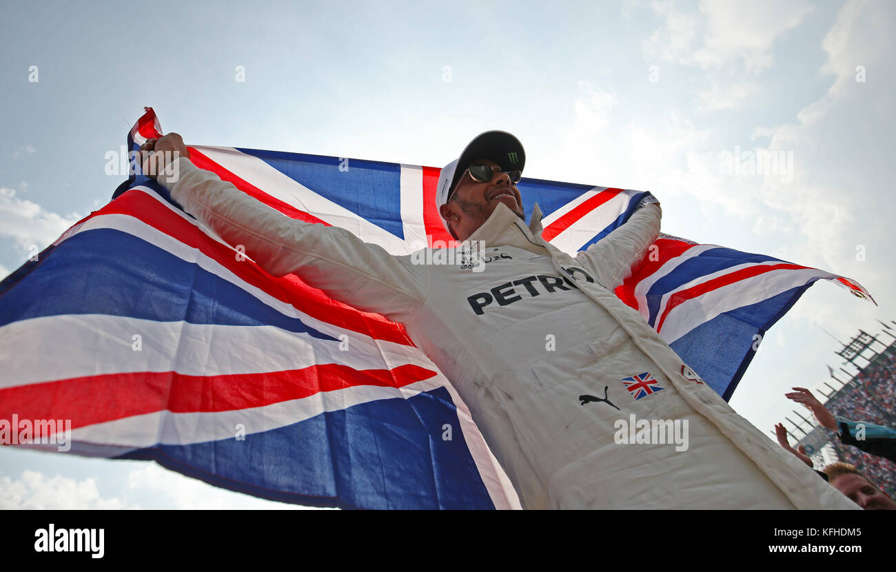 Lewis Hamilton de Mercedes célèbre la victoire des pilotes de Formule 1 ...