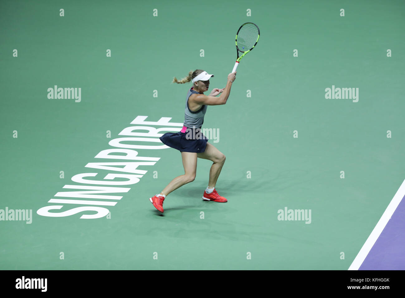 La joueuse de tennis danoise Caroline Wozniacki est en action dans le match de la demi finale finale wta tennis player vs République tchèque Karolina pliskova le Oct 28, 2017 à Singapour, Singapour. crédit : yan lerval/aflo/Alamy live news Banque D'Images