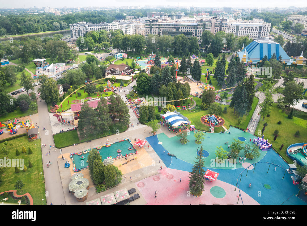 ST. PETERSBURG, RUSSIE - 26 JUIN 2016 : vue de dessus du plus grand parc d'attractions de Petersburg Divo-Ostrov Banque D'Images