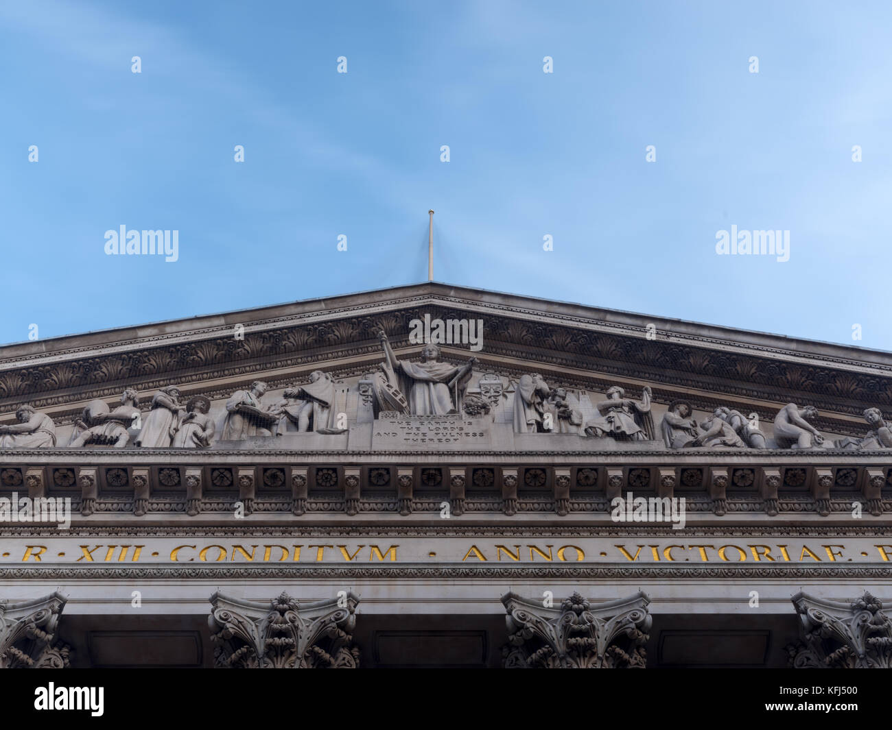 Le Royal Exchange dans la ville de Londres sur un jour d'automne ensoleillé. Banque D'Images