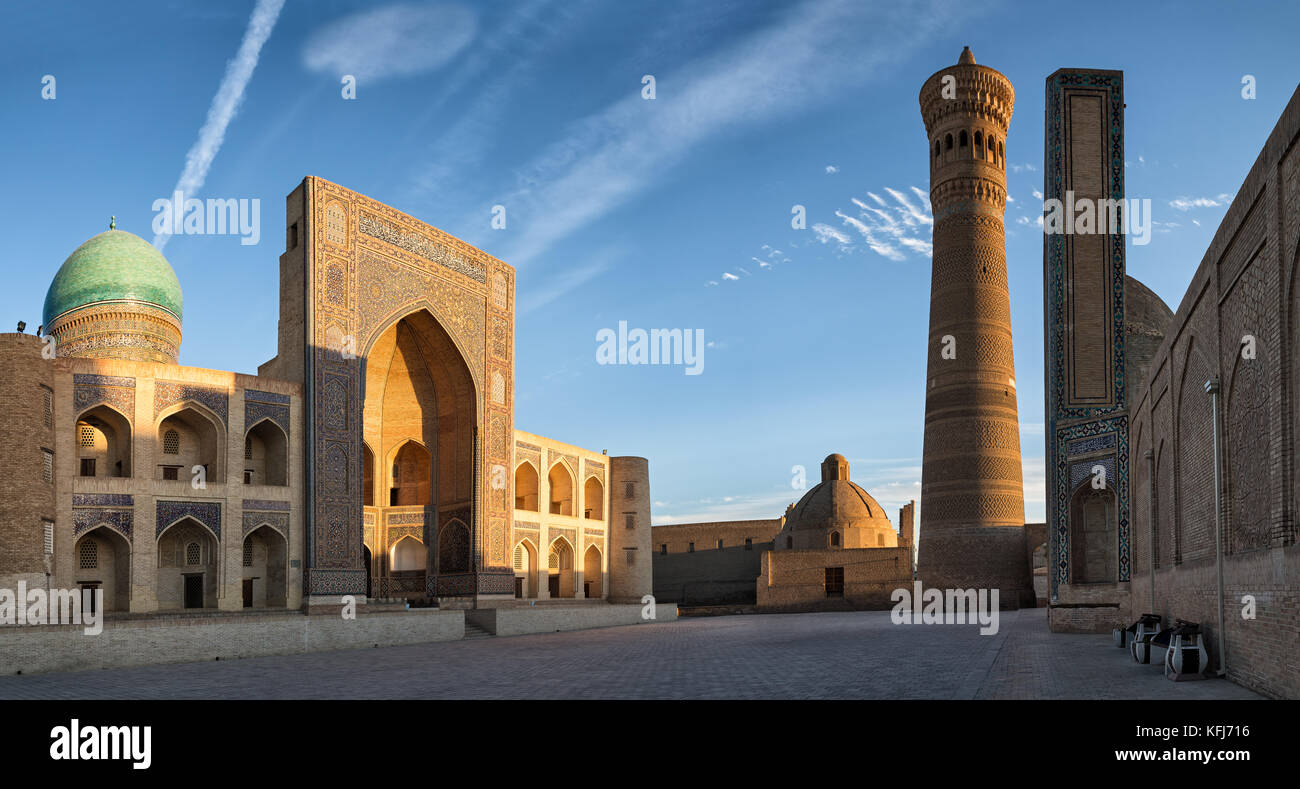 Ensemble architectural de poi kalyan au coucher du soleil, Boukhara, Ouzbékistan Banque D'Images