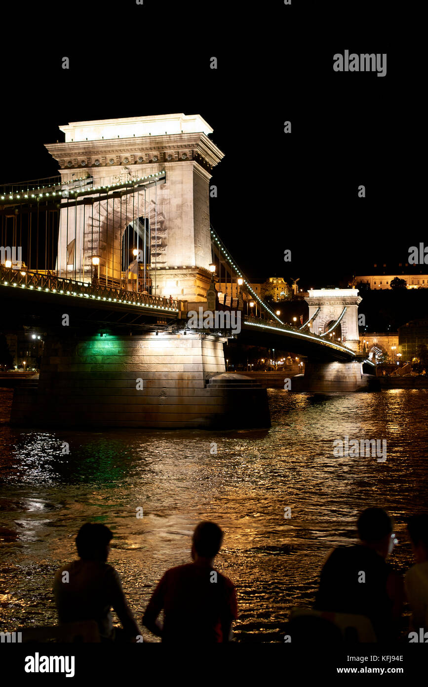 Lien de la chaîne d'Széchanyi Lánchid Pont de nuit Banque D'Images