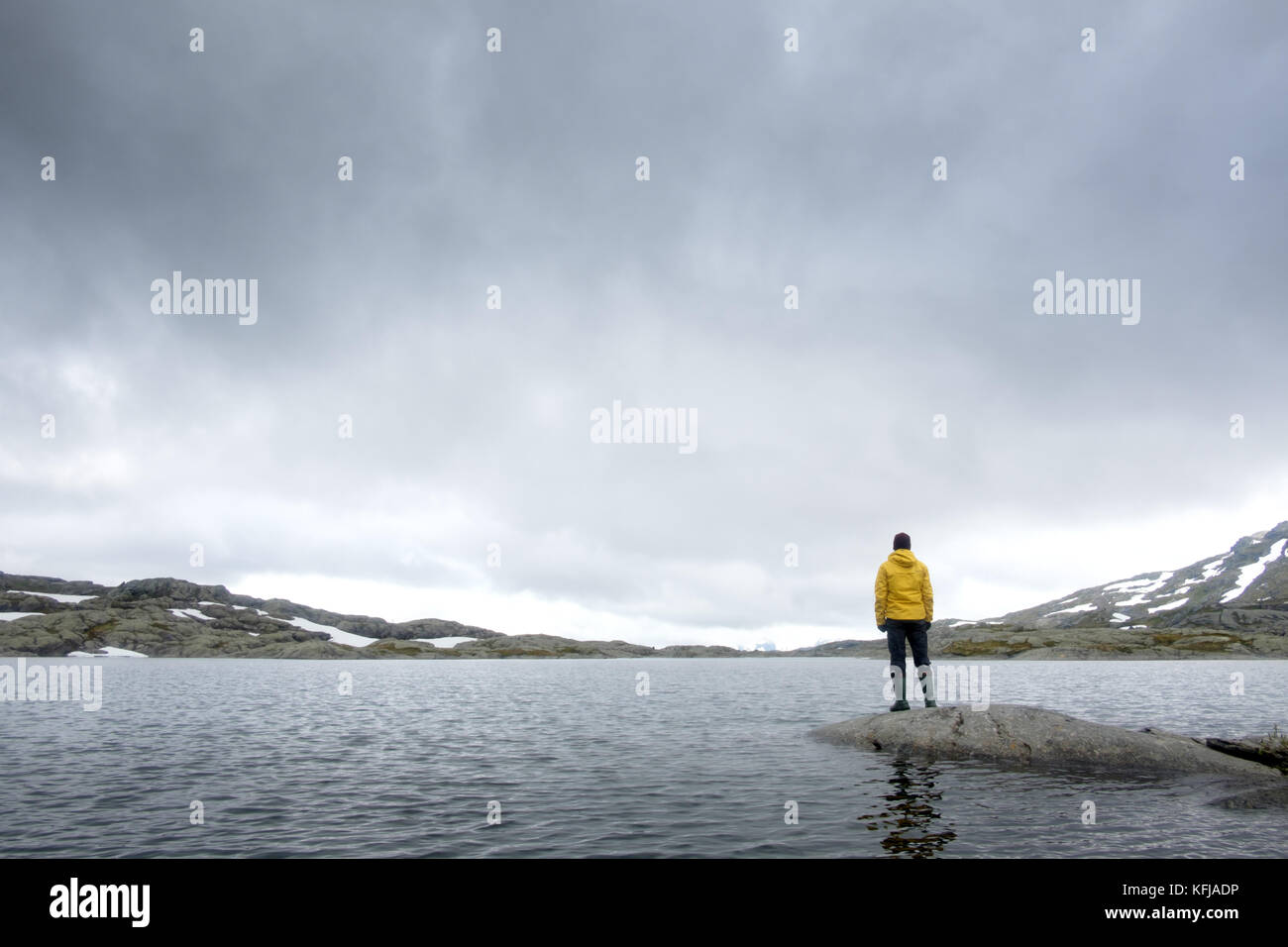 Paysage norvégien typique avec Clear Lake Banque D'Images