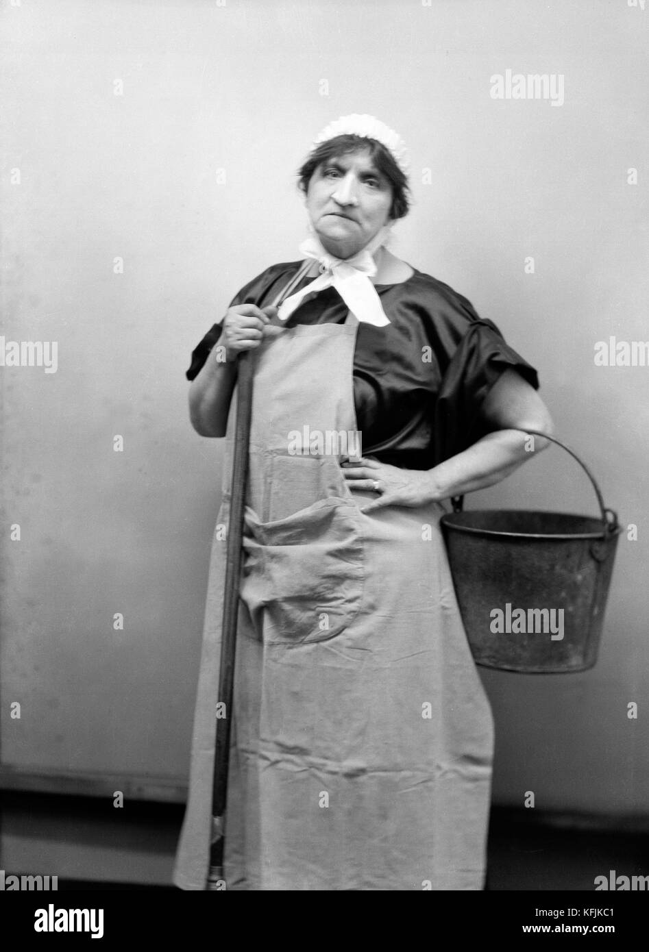 Actrice et chanteuse française de la salle 'Music-Hall' Yvette Guilbert (1865-1944) portant un costume de scène. C. VincentTaponier photo Yvette Guilbert (Paris, 1867 - Aix-en-Provence, 1944) crédit:photo 12/Coll. Taponier Banque D'Images