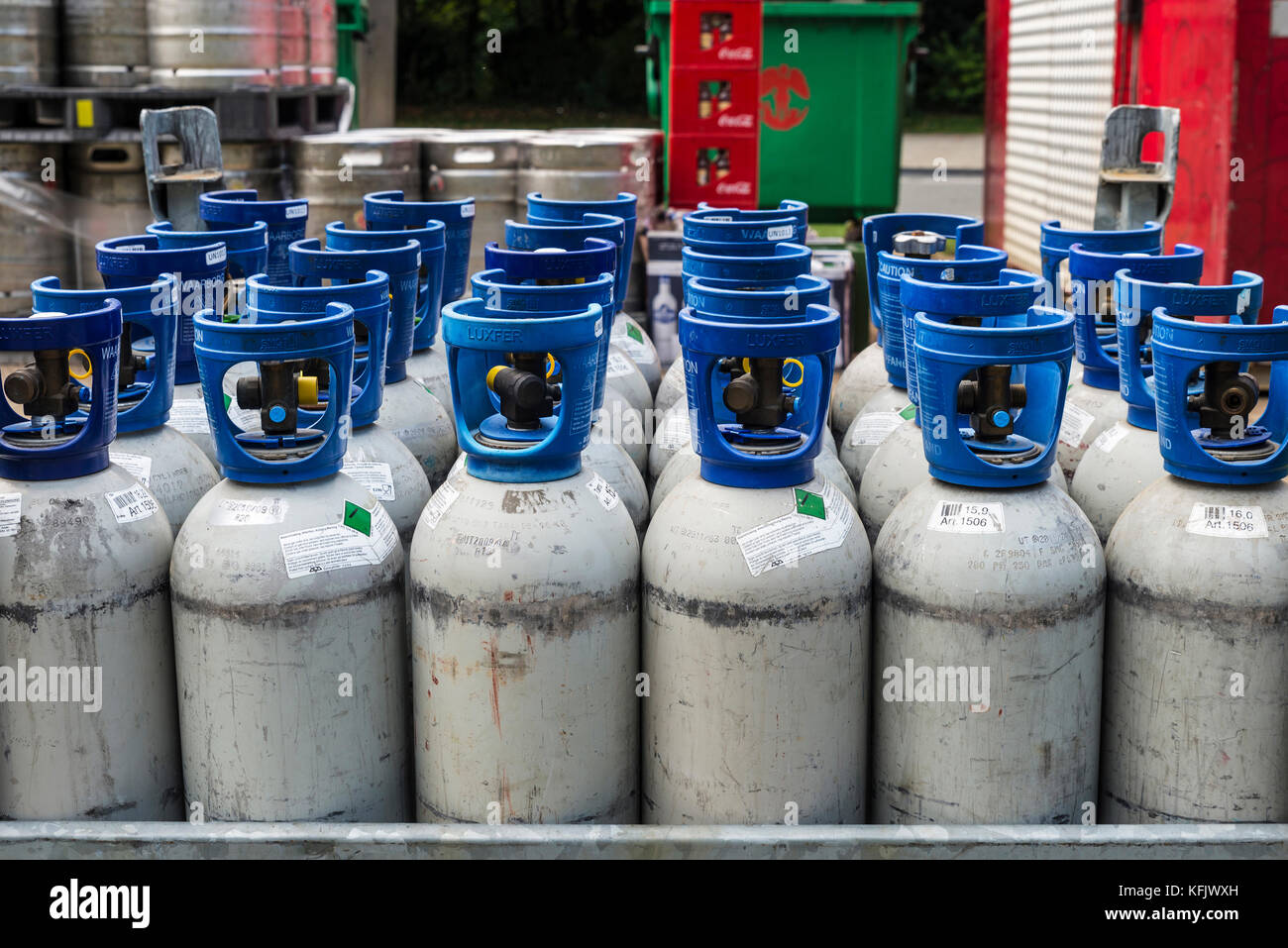 Bruxelles, Belgique 27 août 2017 les bouteilles de gaz réfrigérant