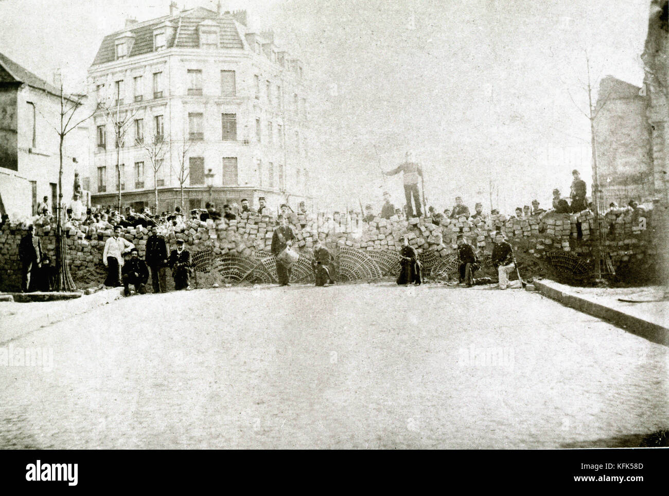 Des barricades sur les hauteurs de Ménilmontant (mars 1871) 1871 - Musée Carnavalet, Paris Banque D'Images