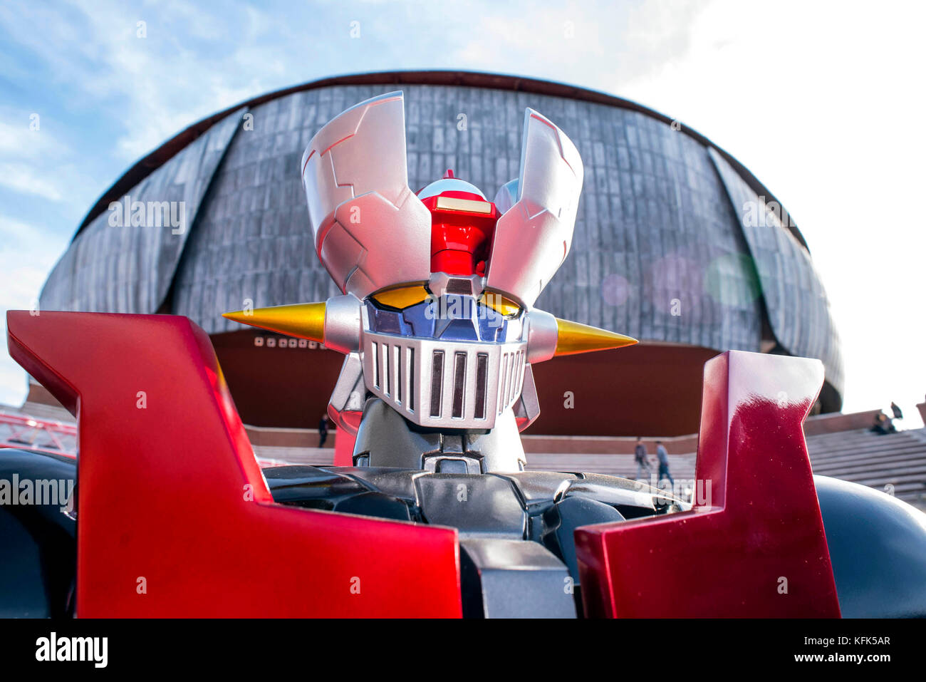 Italie, Rome, 28 octobre 2017 : un chiffre d'action statue doté du manga robot mazinger z est définie sur le tapis rouge pour la première du cartoon Banque D'Images