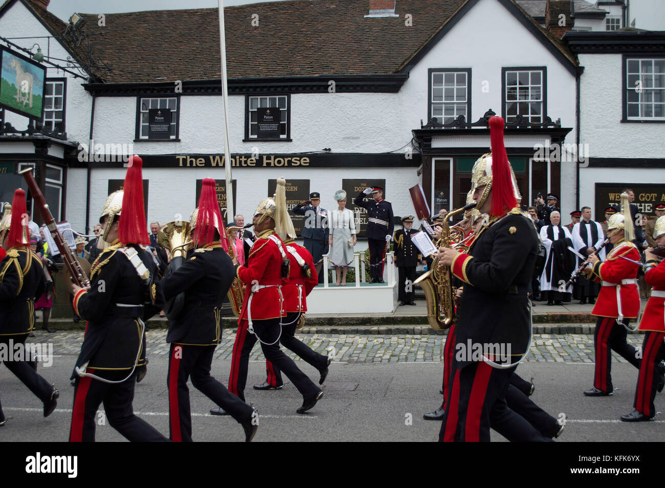 Sophie, comtesse de Wessex, assiste à la parade d'adieu à Dorking Surrey, pour honorer le personnel et les militaires du centre de réadaptation Headley court qui ferme en 2018 et déménage à Birmingham. The Countess a pris le salut devant un haut emballé mettant en vedette : Sophie, Countess of Wessex où : Dorking, United Kingdom When : 29 Sep 2017 Credit : Paul Taylor/WENN.com Banque D'Images