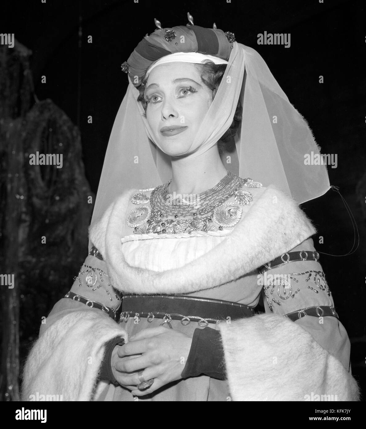 Sian Phillips comme elle apparaît dans 'Ondine' au Aldwych Theatre à Londres. Banque D'Images