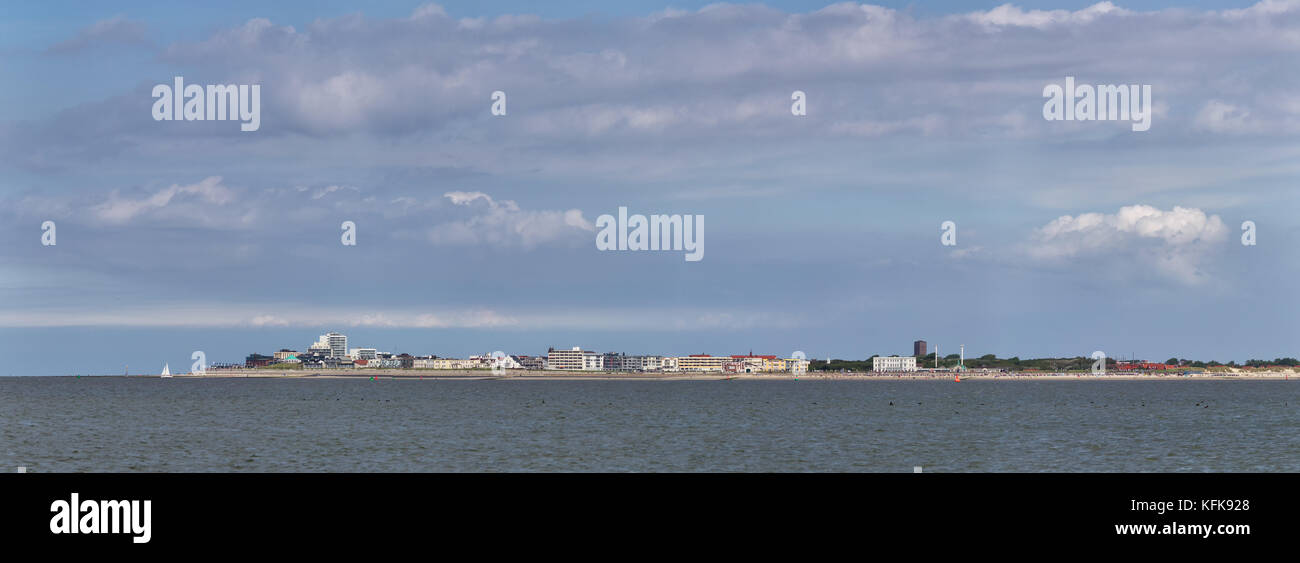 Vue depuis la mer du nord vers l'île de juist la côte ouest de Norderney en Frise orientale, en Allemagne, en Europe. Banque D'Images