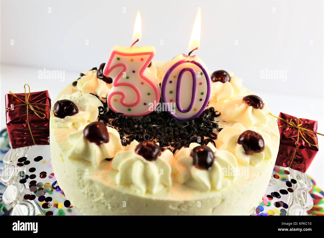 Gateau D Anniversaire 30 Ans Banque D Image Et Photos Alamy Gateau D Anniversaire 30 Ans Banque D Image Et Photos Alamy