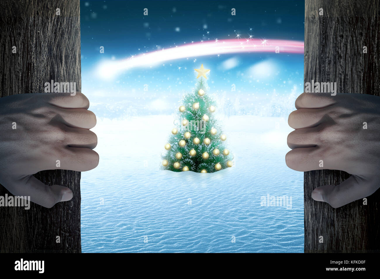 La main de l'ouvrir la porte et à arbre de Noël sur le champ neigeux Banque D'Images