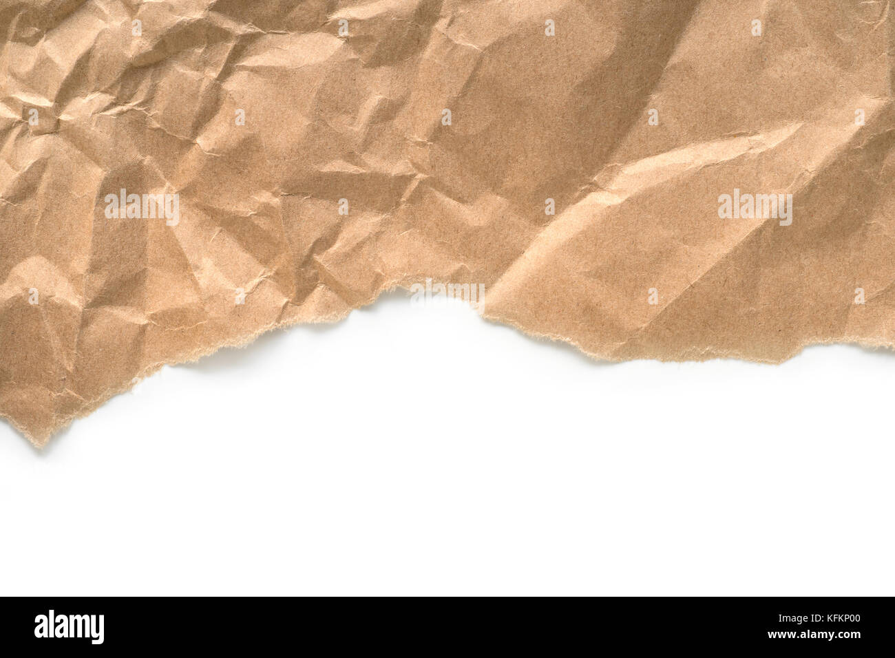Papier froissé bord déchiré sur fond blanc. Banque D'Images