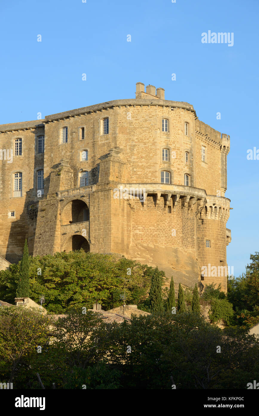Le Château, datant de la période médiévale à la Renaissance, Suze-la-Rousse, Drôme, France Banque D'Images