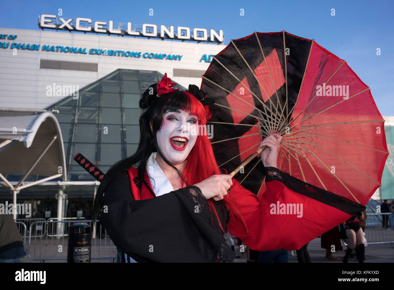 Londres, Royaume-Uni. 29 oct, 2017. fans de cosplay vient à Londres le 29 octobre 2017 pour le mcm london comic con, qui a eu lieu à l'excel centre avec des centaines de décrochage de l'exposition. Le week-end offert comic fans la chance de s'habiller comme leurs personnages préférés et de participer à l'eurocosplay championnats. crédit : voir li/Alamy live news Banque D'Images