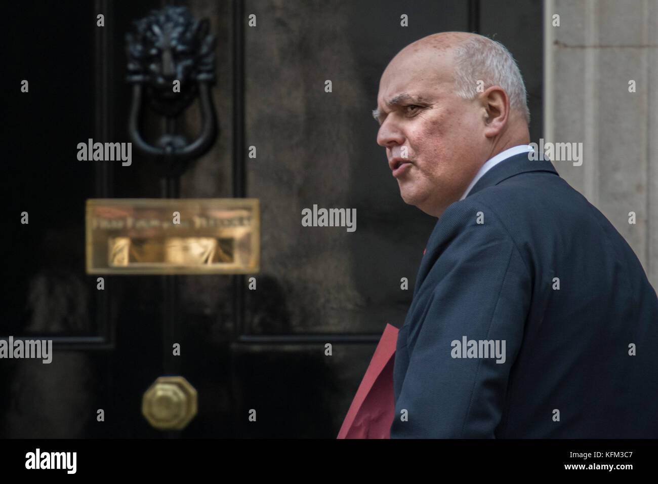 Londres, Royaume-Uni. 30 octobre, 2017. Ian Duncan Smith - frapper à la porte du numéro 10 Downing Street. Londres, 30 Oct 2017. Crédit : Guy Bell/Alamy Live News Banque D'Images