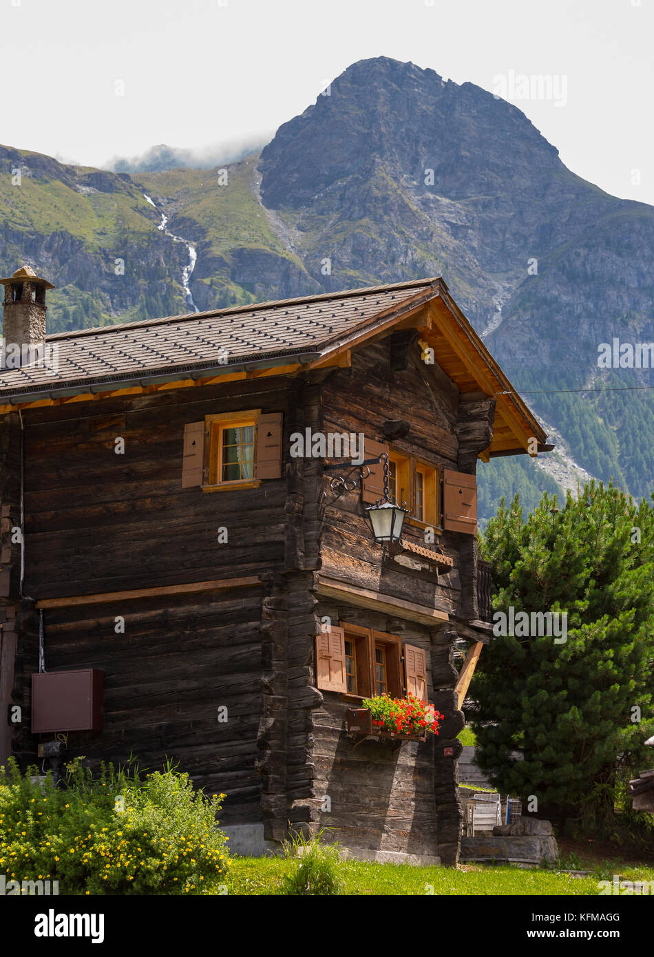 Zinal, Suisse - Maison traditionnelle dans village, montagne Alpes Pennines, canton du Valais. Banque D'Images