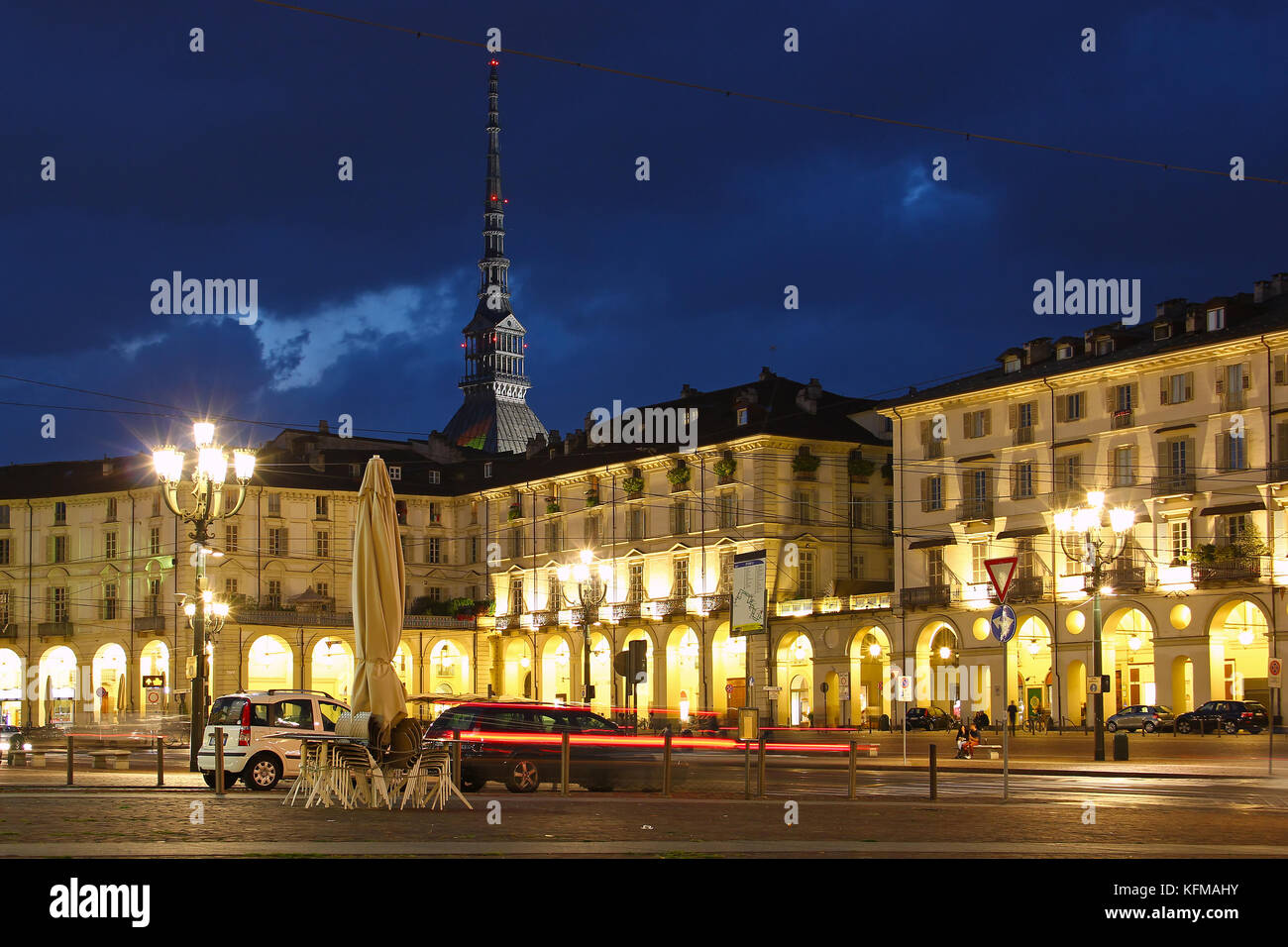 Piazza Vittorio Veneto et Mole Antonelliana la nuit, Turin, Italie Banque D'Images