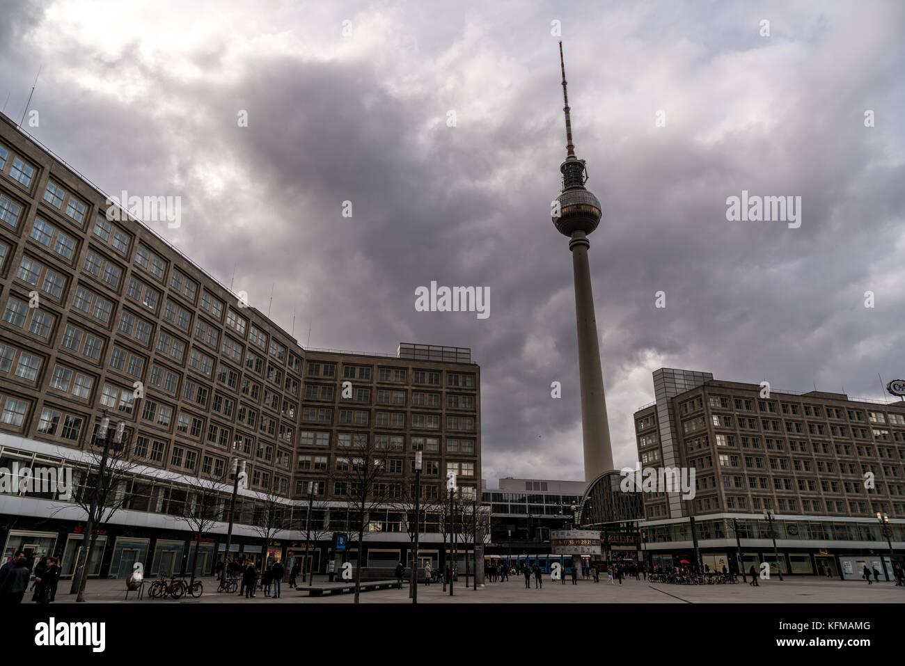 L'horloge mondiale, également connue sous le nom d'horloge mondiale Urania, à Alexanderplatz à Mitte, Berlin Banque D'Images