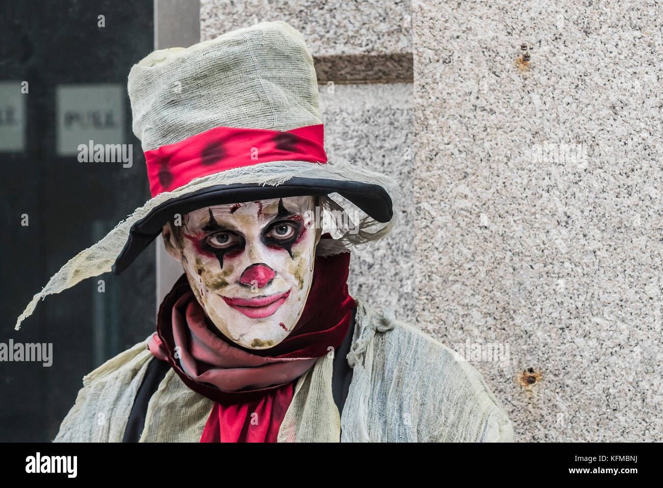 Zombie Crawl - un zombie clown dans le Zombie Crawl annuel à Newquay, Cornwall. Banque D'Images