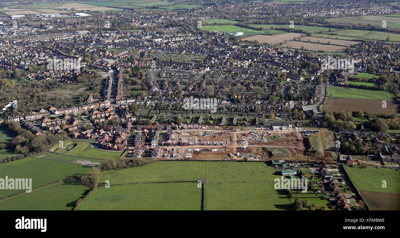 Vue aérienne d'un développement de nouveaux logements sur le bord d'un village près de Swadlincote, Derbyshire, Royaume-Uni Banque D'Images