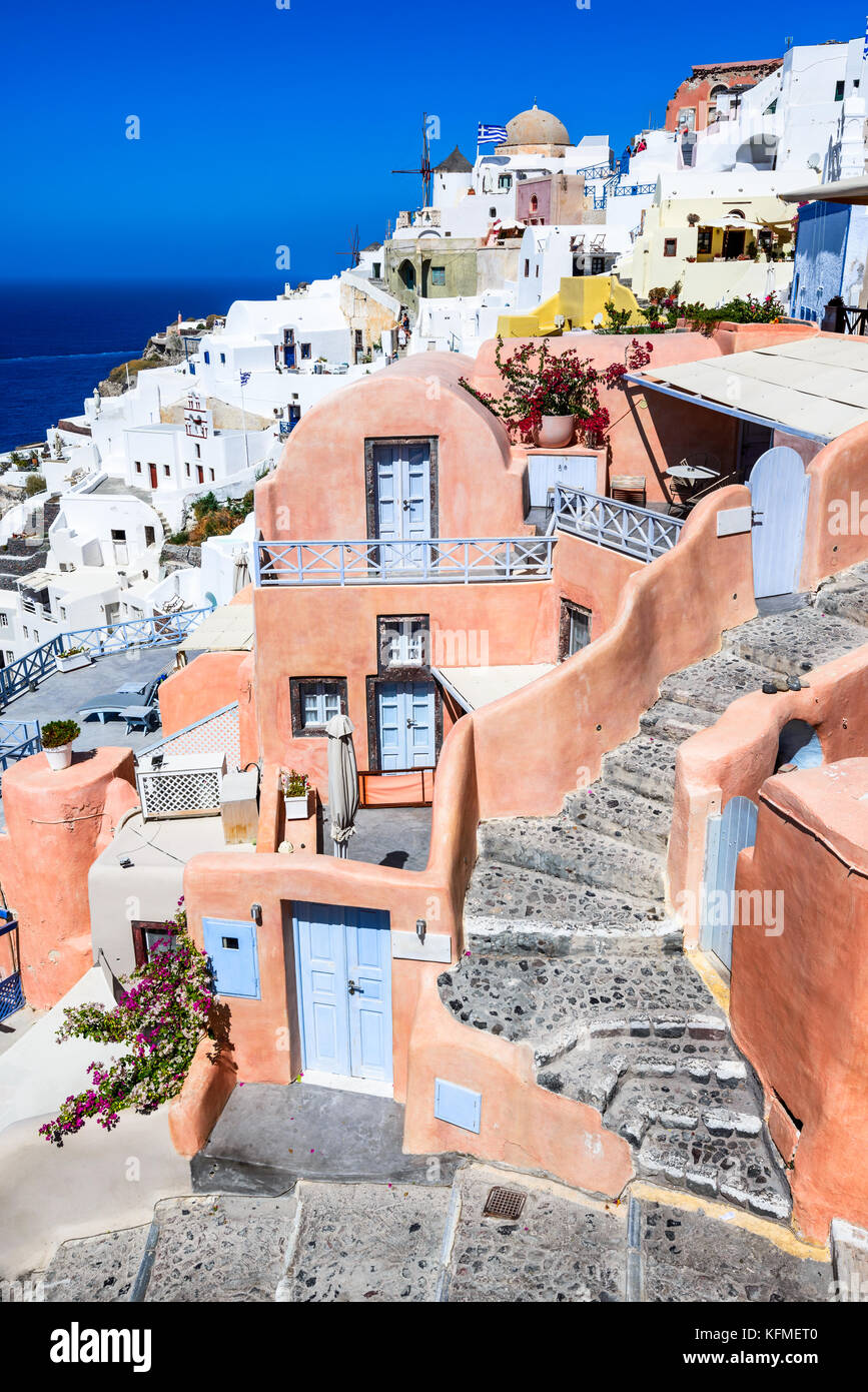 Santorin, Grèce. Célèbre attraction de la ville d'Oia blanc, Îles Cyclades, Grèce mer Egéé. Banque D'Images