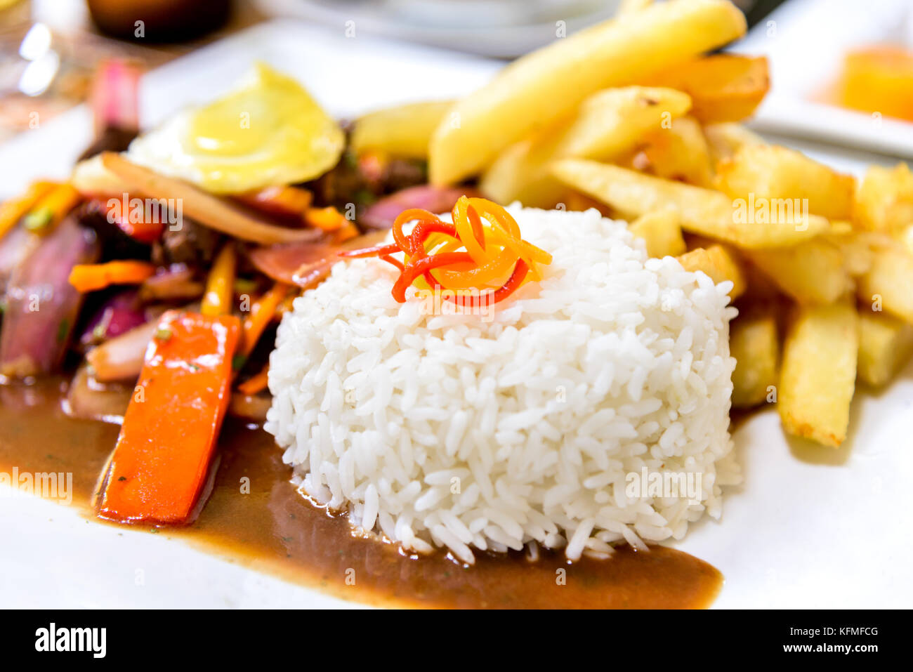 Pérou, Amérique du Sud - Lomo Saltado, populaire sauter de la nourriture péruvienne. Banque D'Images