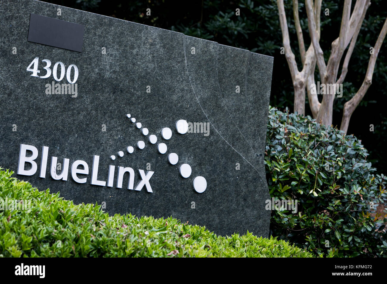 Un logo à l'extérieur du siège social de BlueLinx Holdings à Atlanta, en Géorgie, le 7 octobre 2017. Banque D'Images