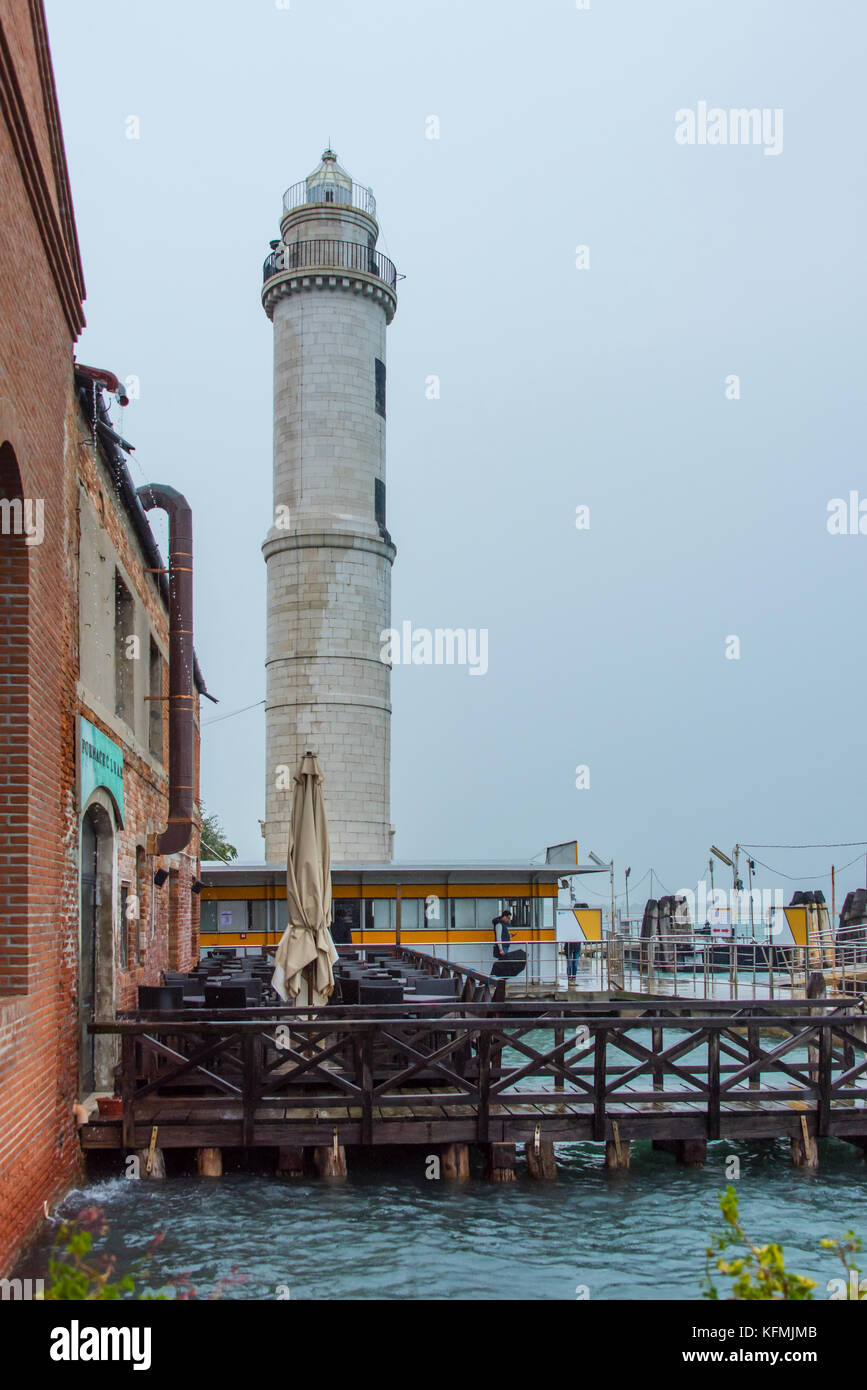 Le phare et la jetée sur l'île de Murano, Venise, Italie Banque D'Images