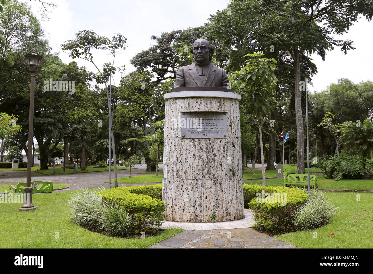 Miguel Hidalgo buste, Parque Nacional (Parc National), San José, San José province, hauts plateaux du centre, le Costa Rica, Amérique Centrale Banque D'Images