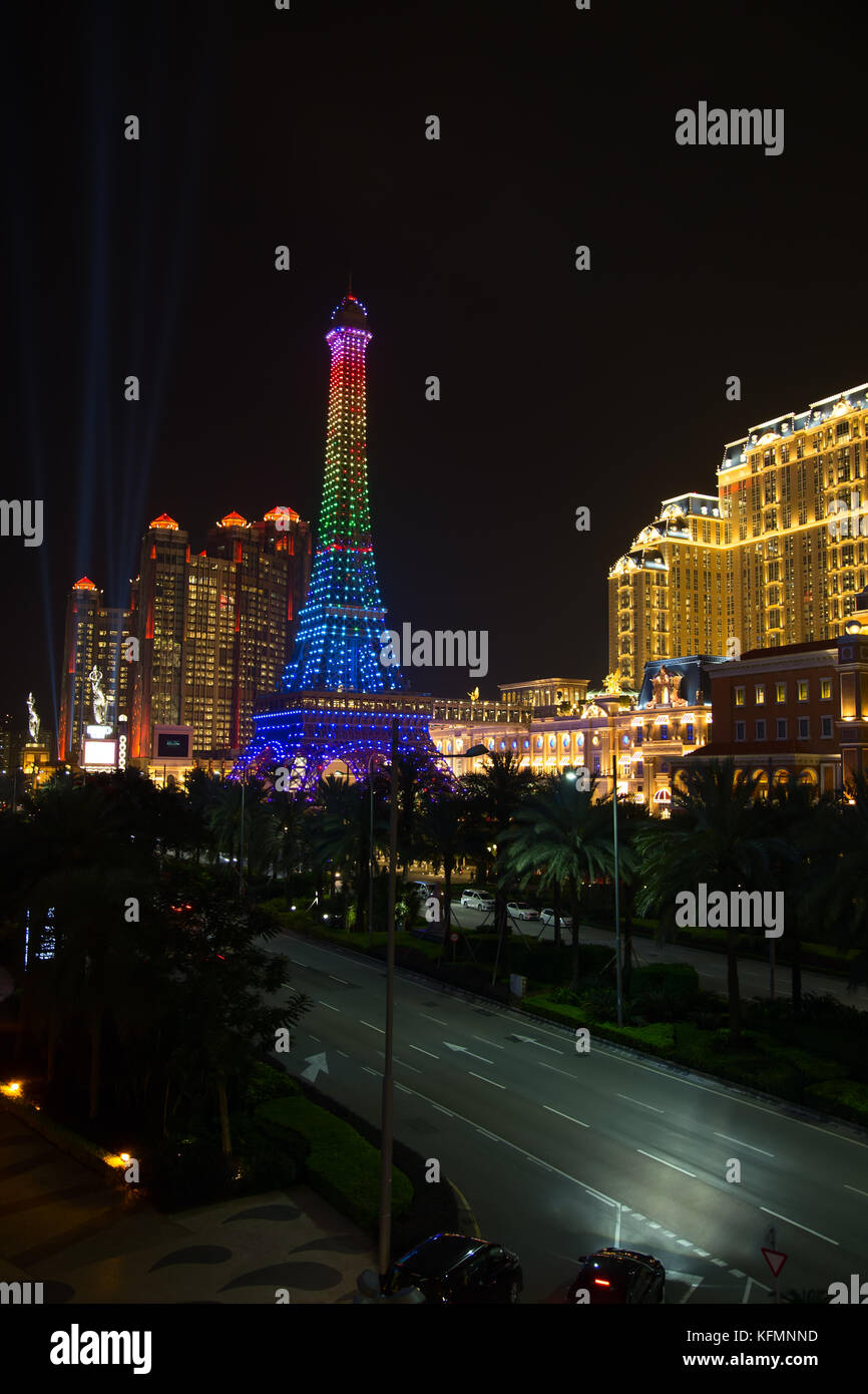 Macao - 2 avril : façade du casino de Paris le 2 avril 2017 à Macau. Macao est célèbre pour casino et centres de villégiature de luxe. Banque D'Images