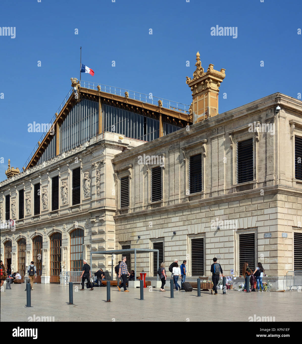 Marseille, France - 03 octobre 2017 : les voyageurs en dehors de la Gare, Provence France. Banque D'Images