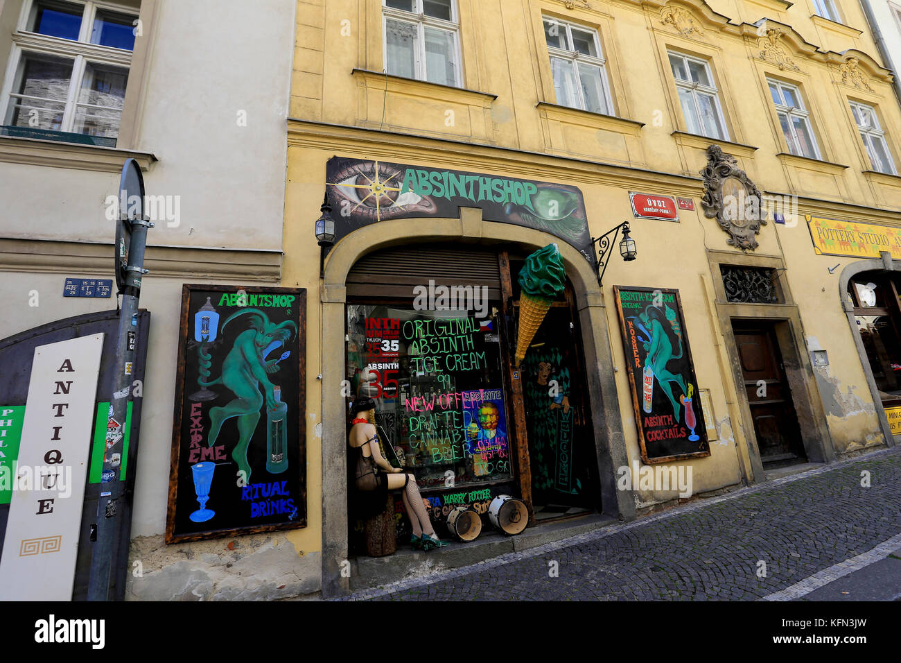 L'Absinthe Shop Prague Banque D'Images